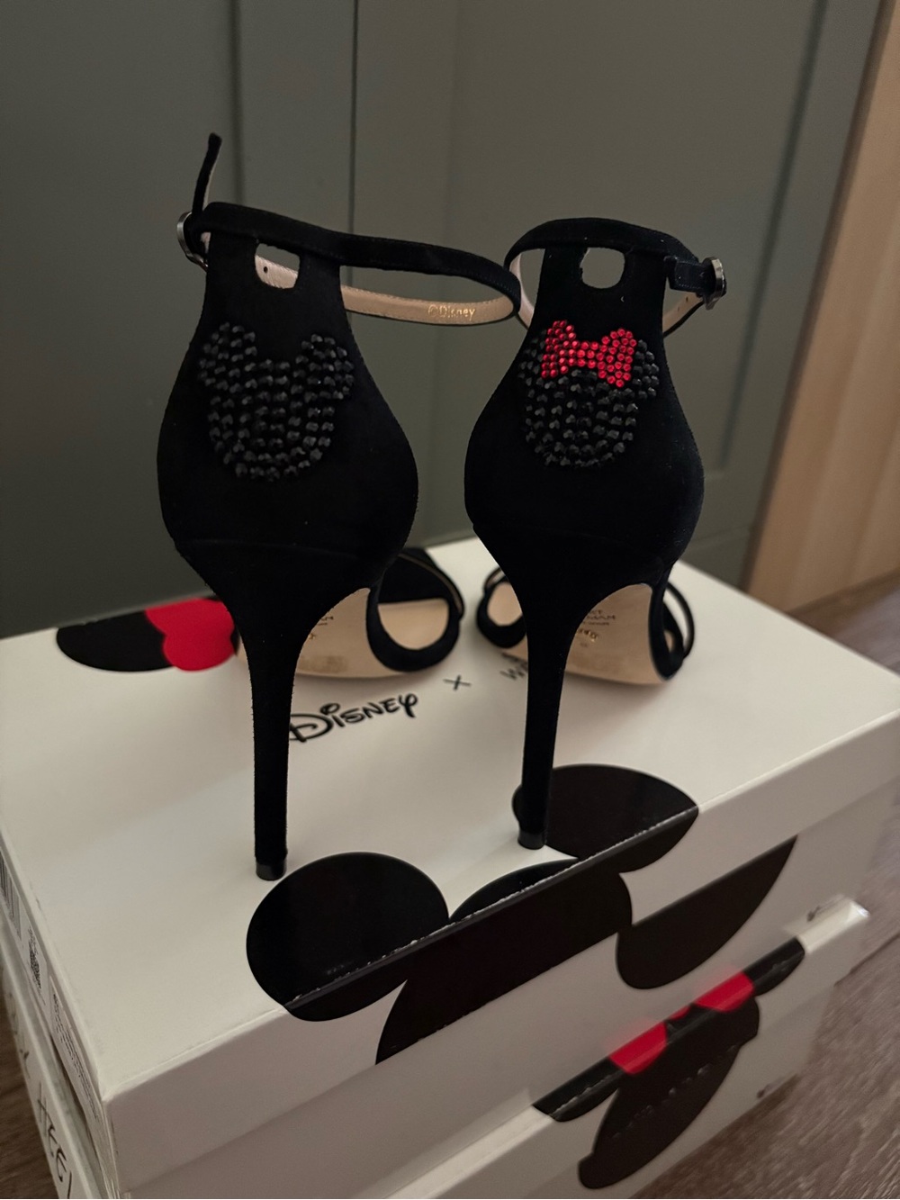 New in Box Disney x Stuart Weitzman Minnie and Mickey Heels Size 8